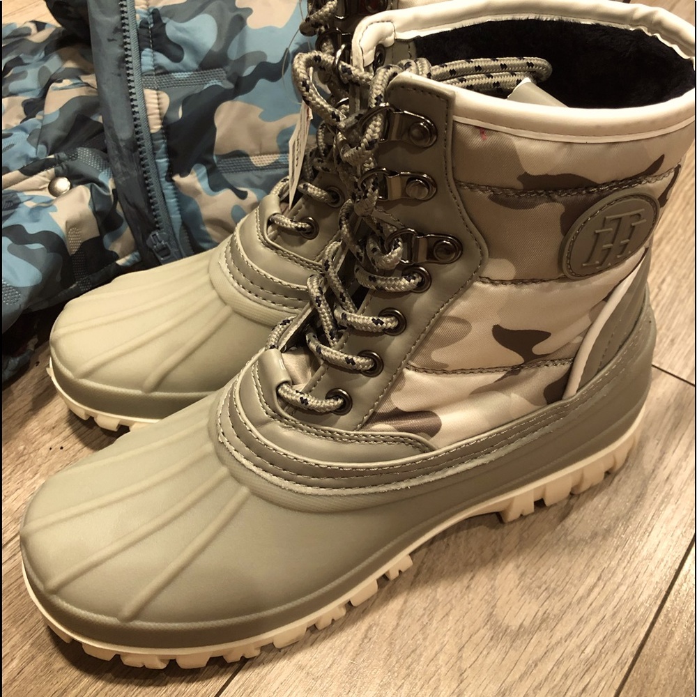Tommy Hilfiger Grey Snow Boots with Camouflage Print